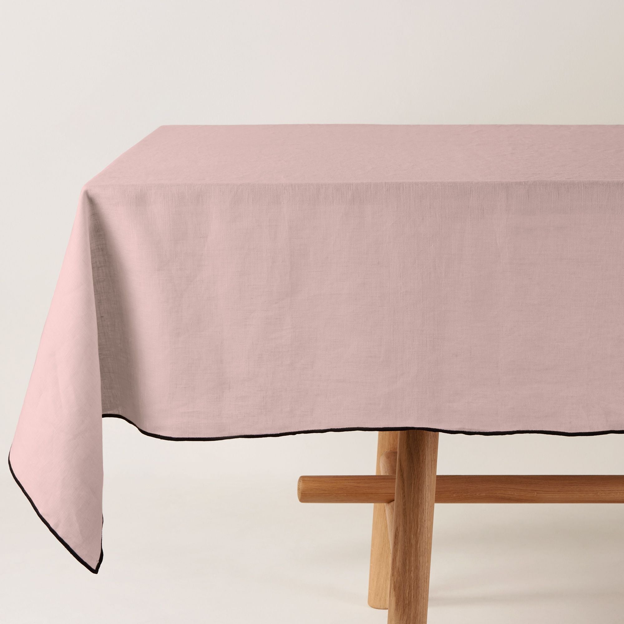 Nappe carrée CARLINA rose poudré et bourdon noir