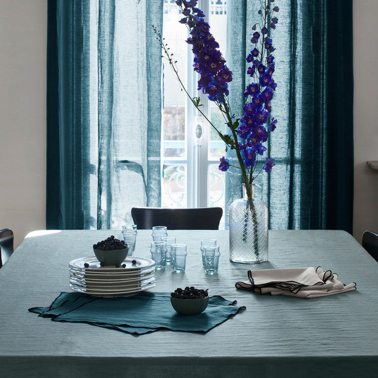Nappe carrée CARLINA vert de gris et bourdon noir