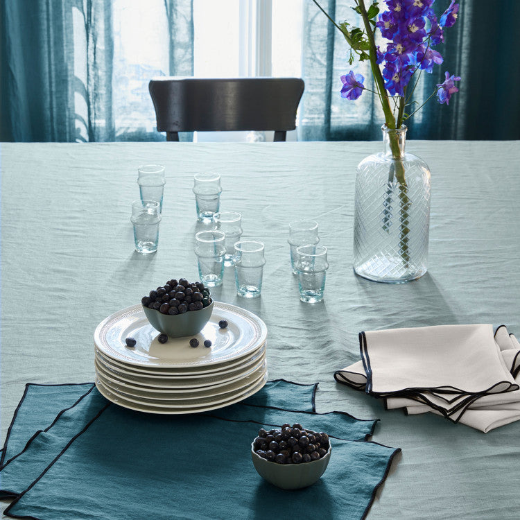 Nappe carrée CARLINA vert de gris et bourdon noir