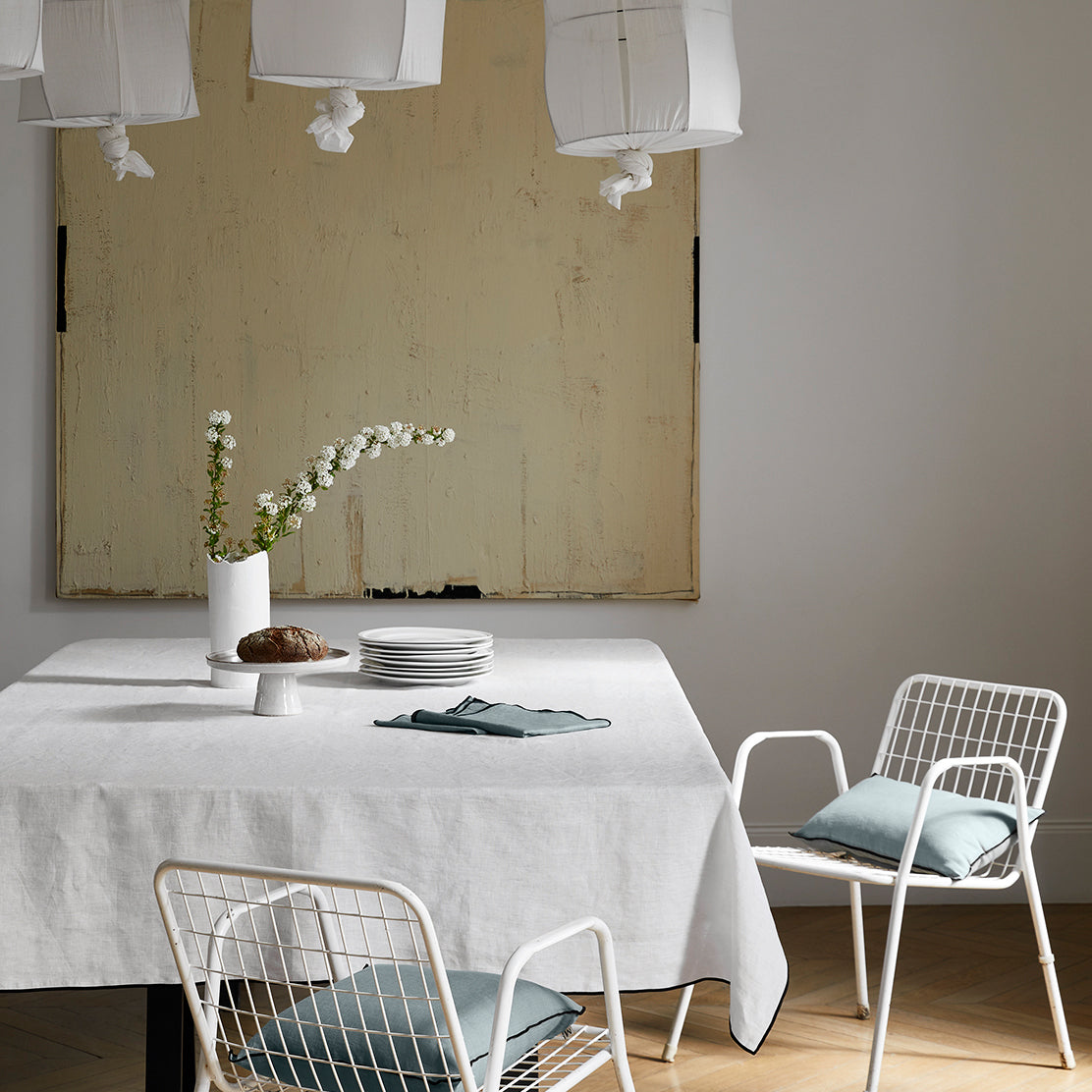 Nappe carrée CARLINA blanc pur et bourdon noir