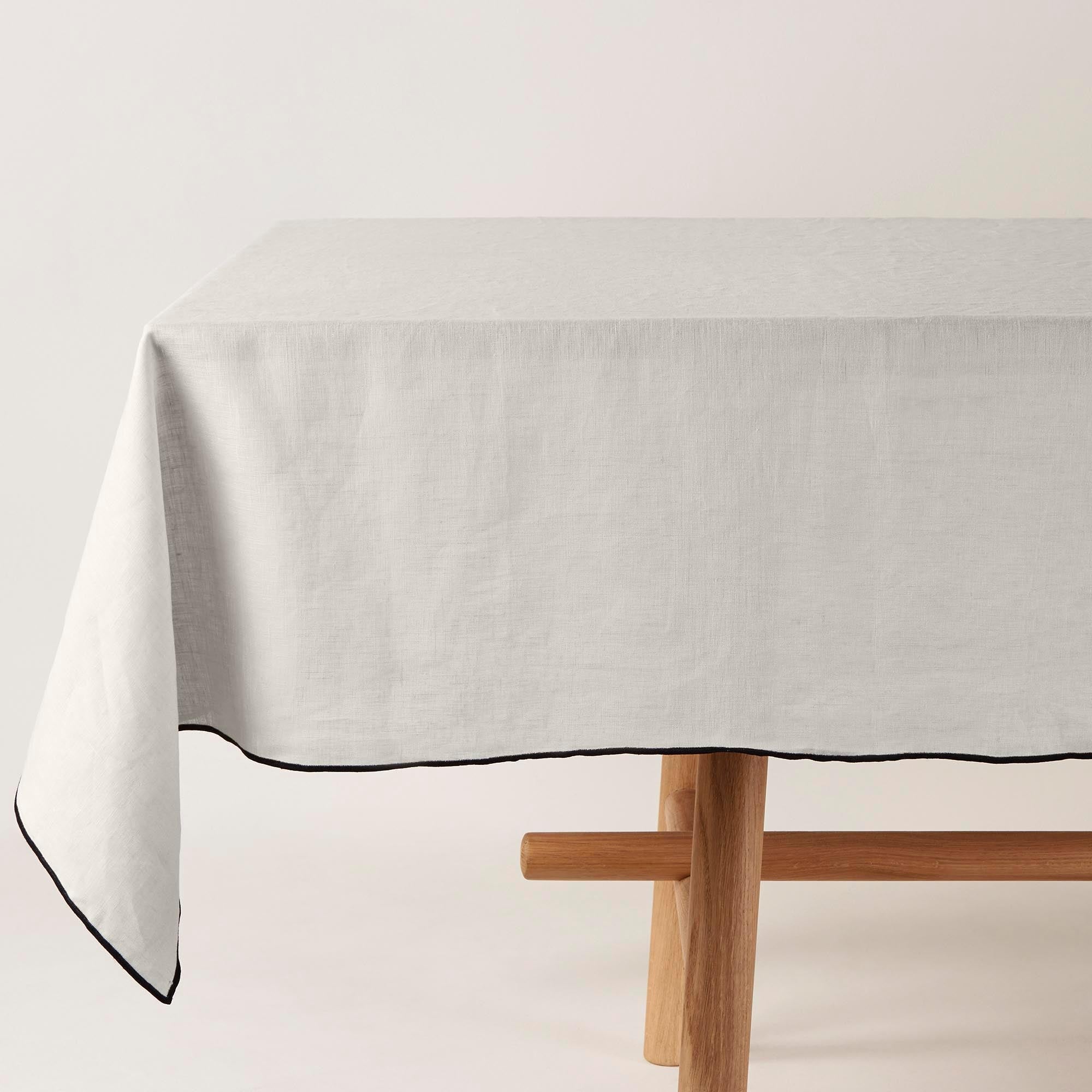 Nappe rectangulaire CARLINA calcaire et bourdon noir