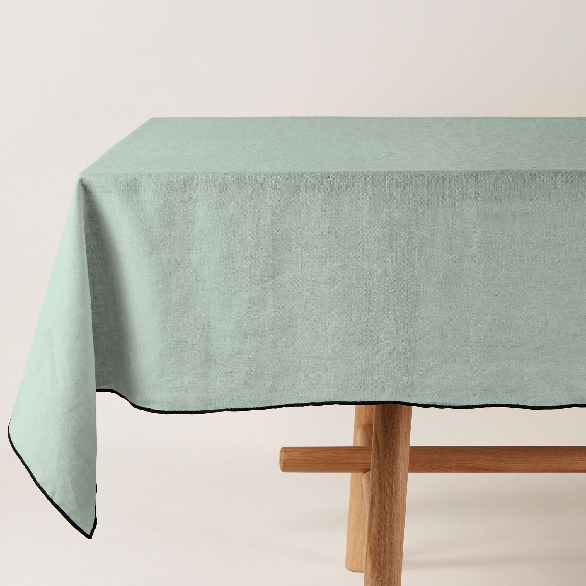 Nappe rectangulaire CARLINA tilleul et bourdon noir